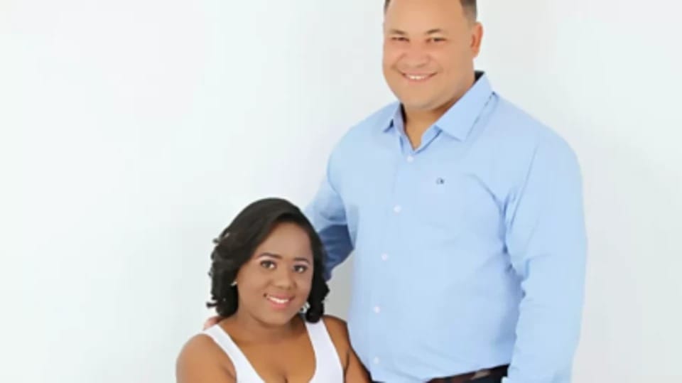 Um casal de noivos comeu bombons envenenados na véspera do casamento, em Minas Gerais. A ex-namorada do rapaz é a suspeita do crime.