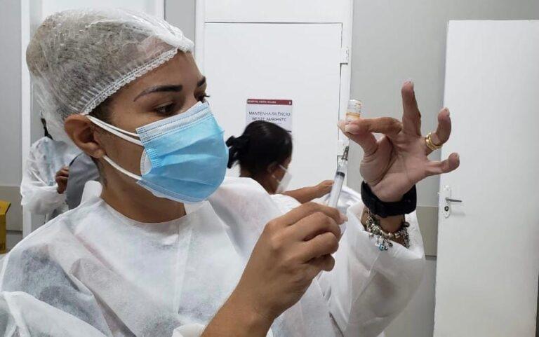 Goiânia é a primeira cidade do país a incorporar vacina contra Covid na rotina dos postos de saúde