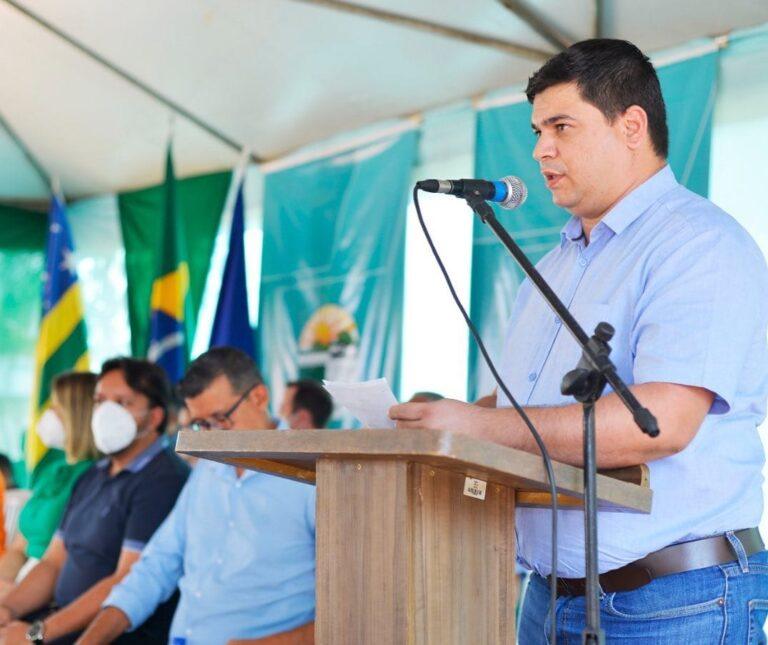 Professor Robson Henrique segue buscando o melhor para Senador Canedo