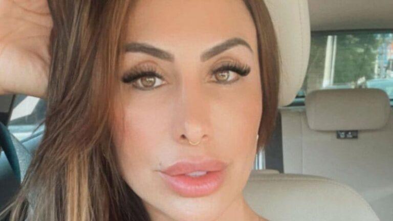Ex-BBB revela gorjeta de R$ 2,6 mil de homem que queria vê-la depilando as axilas