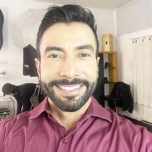 O ator Luiz Carlos Araújo que participou da novela “Carinha de Anjo”, do SBT, foi encontrado morto em seu apartamento, em São Paulo.