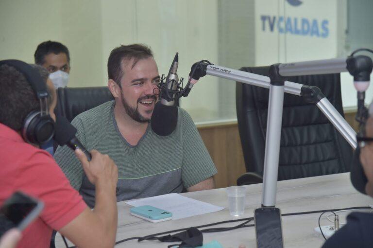 Em Caldas, Gustavo participa de encontro com Magda Mofatto e lideranças