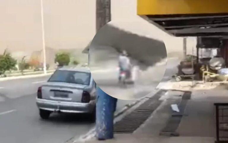 Outdoor é arrancado durante tempestade de poeira e quase atinge motociclista em Senador Canedo