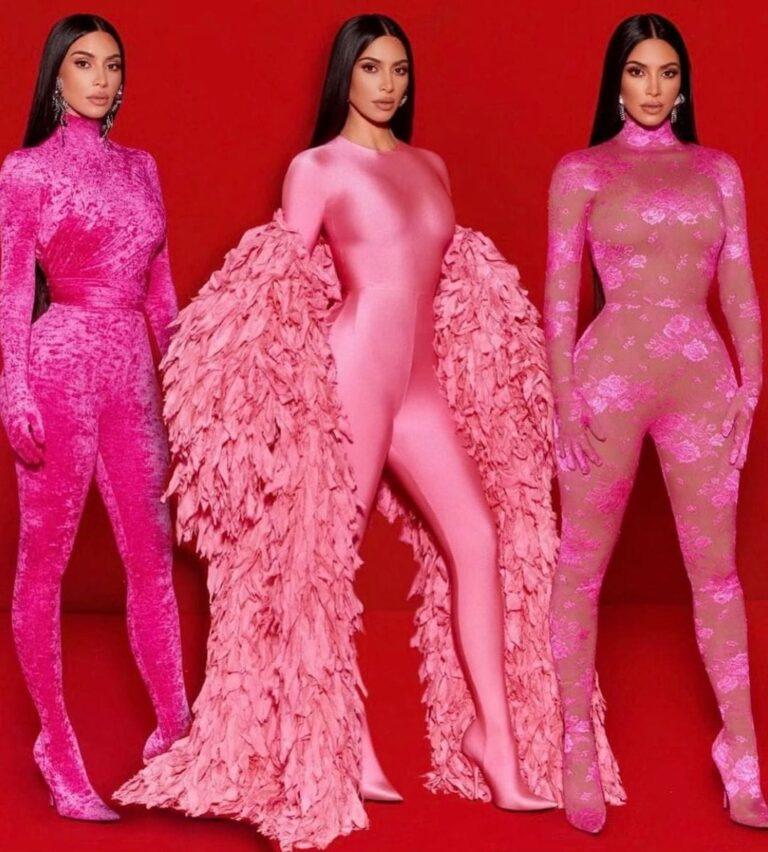 Kardashian fez uma declaração em rosa, enquanto se espremia em um trio de macacões estanques para Balenciaga.