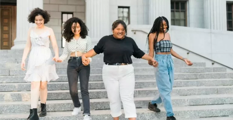 Dicas de moda feminina: como valorizar o corpo triângulo? Siga o passo a passo