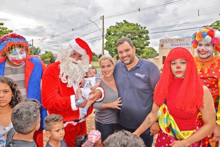 Tiago do Piso distribui 3 mil brinquedos no ‘Natal Solidário’, em Senador Canedo 