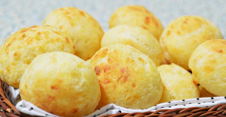 Pão de Queijo Fácil e Rápido (4 ingredientes)