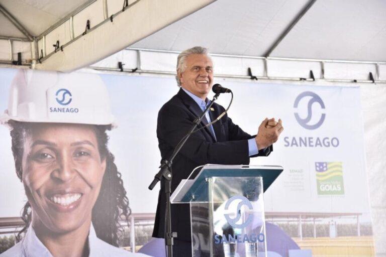 Caiado sanciona lei que dá desconto de até 80% na conta de água para os mais pobres