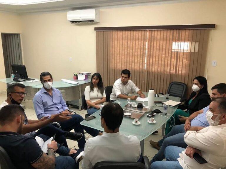 Senador Canedo: Vereadores se prefeito Fernando Pellozo e discutem medidas para a saúde