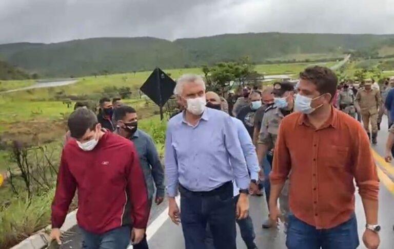 Caiado determina medidas emergenciais depois de abertura de cratera na GO-118