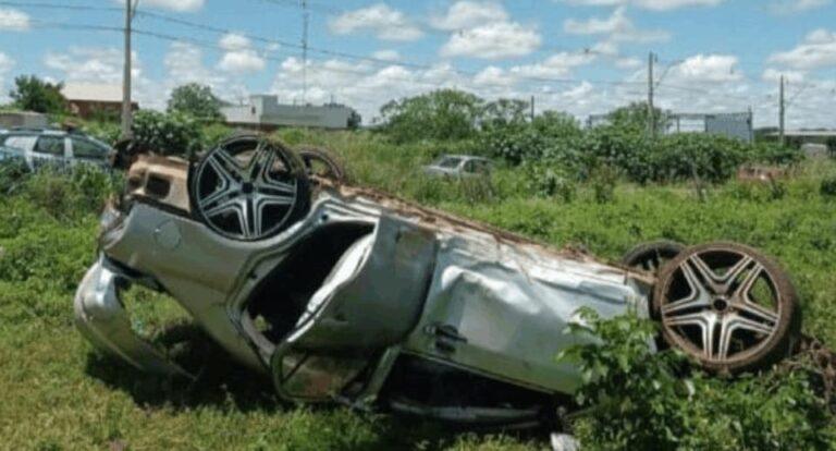 Goianésia: Capotamento deixa duas pessoas feridas