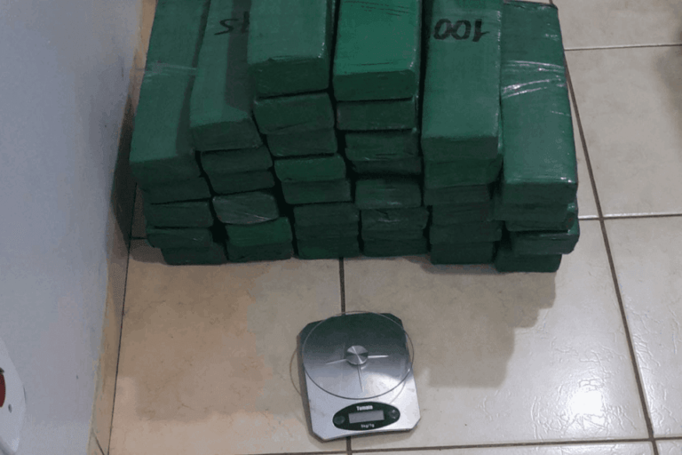 Jataí: Mulher é detida portando 38 tabletes de maconha avaliados em R$ 60 mil