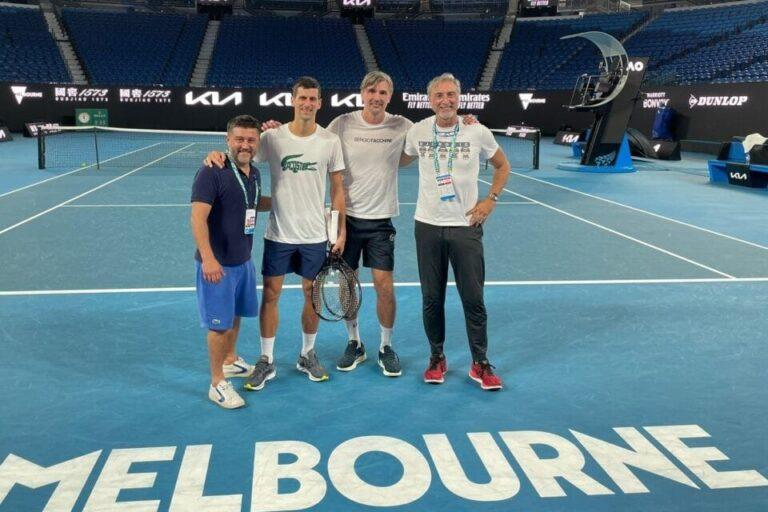 Após ter visto negado, Djokovic publica foto em quadra de ténis e diz que tentará participar de torneio mundial
