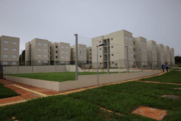 Prefeitura de Aparecida entrega chaves de apartamentos populares a mais de 200 famílias