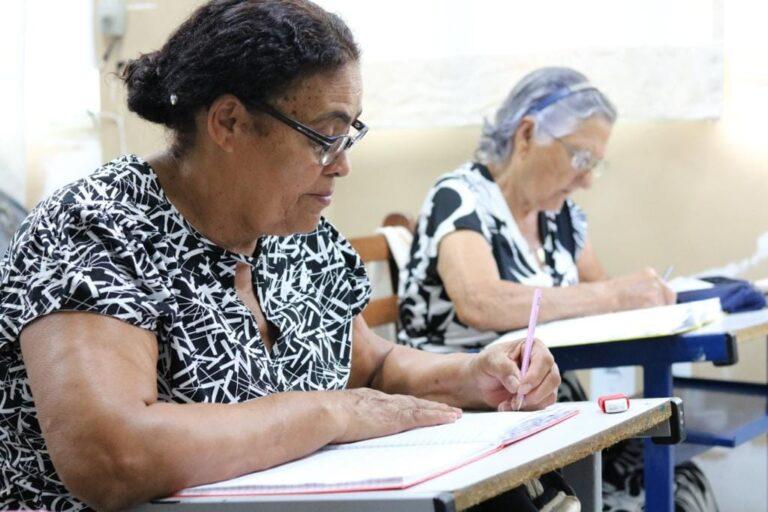 Goiânia disponibiliza mais de 7 mil vagas para Educação de Jovens e Adultos