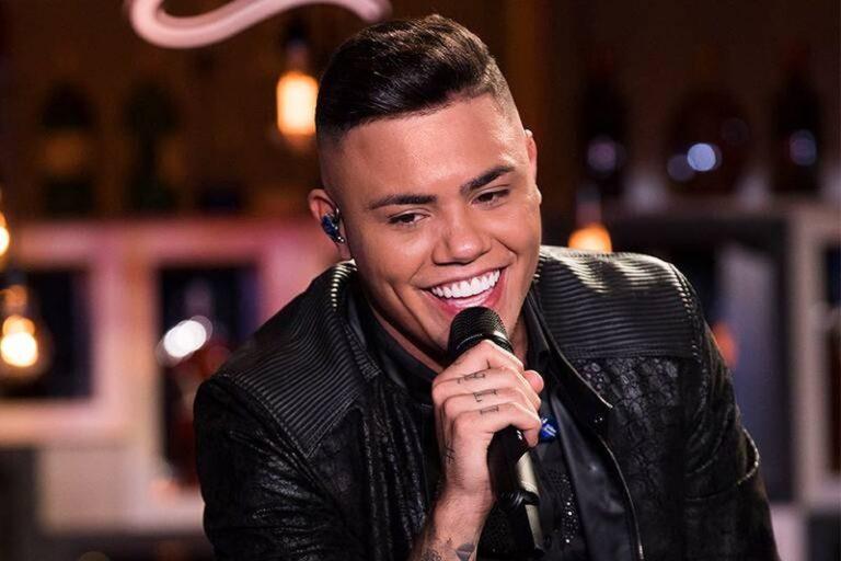 O sertanejo Felipe Araújo cancela shows após testar positivo para Covid-19