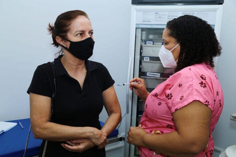 Vacinação contra a Covid-19 segue em 38 postos em Aparecida