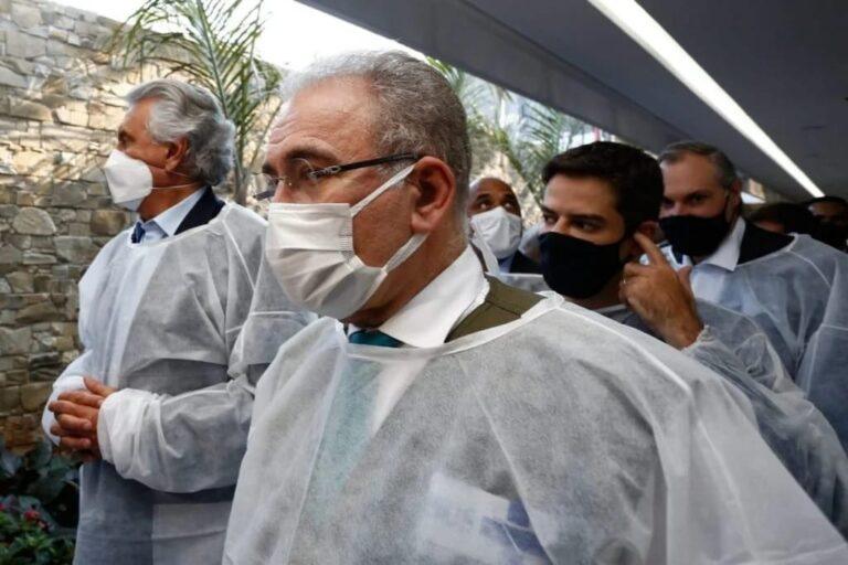 Queiroga alfineta Goiás após atraso na entrega das vacinas