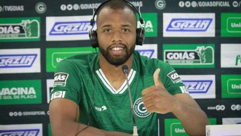 Esportes: Goiás renova contrato de zagueiro Reynaldo