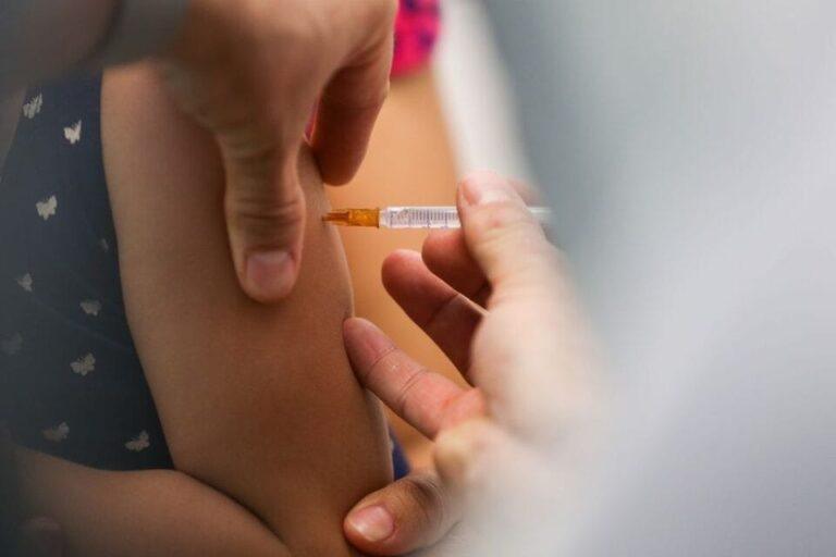 Butantan afirma que Coronavac é segura para crianças