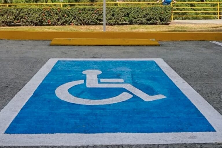 Senador Canedo faz mutirão para emitir cartão de estacionamento a idosos e deficientes