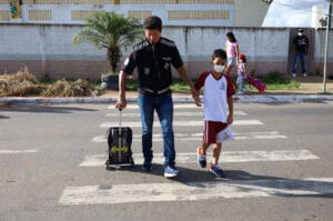 Ação da SMTA previne acidentes na porta de escola