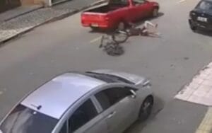 Homem atropela ciclista e foge sem prestar socorro. Foto: Reprodução