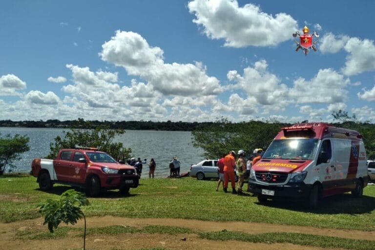 Lancha com 4 pessoas afunda em lago de Brasília