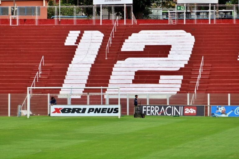 Vila Nova homenageia torcida