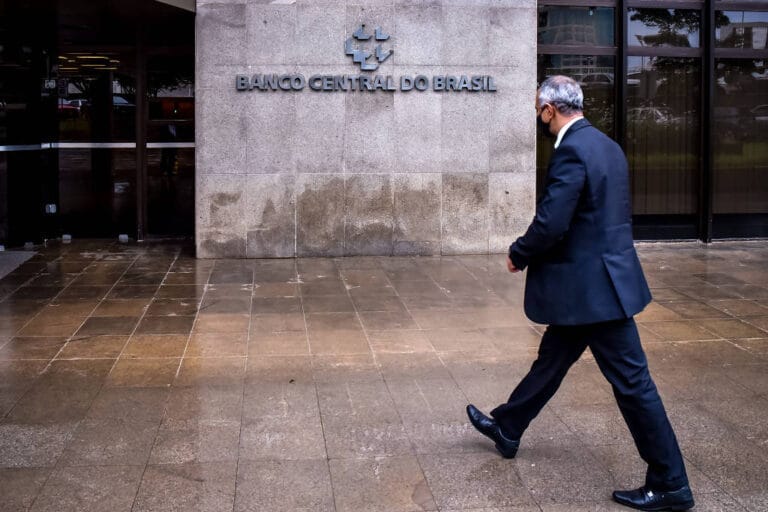 Banco Central libera valores a receber nesta segunda