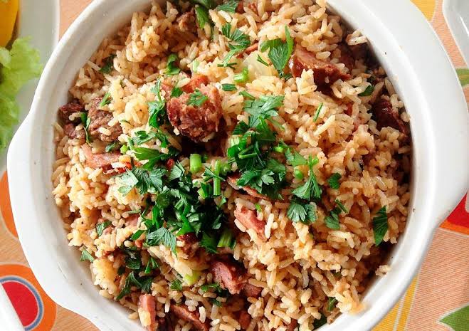 ARROZ CARRETEIRO COM CARNE SECA