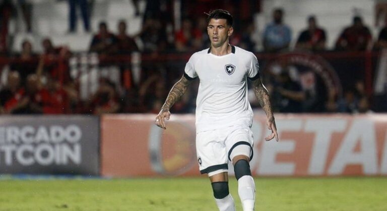 A vez do ‘Patrón’? Sem Kanu, Cuesta deve ter chance como titular do Botafogo