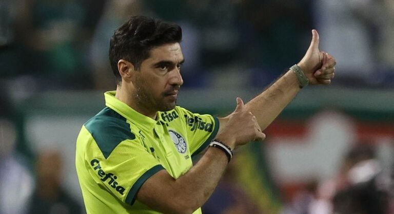 Abel Ferreira retorna ao banco do Palmeiras pela Libertadores 2022