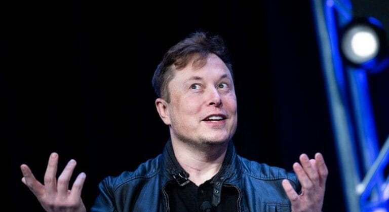 Aliados de Bolsonaro comemoram compra do Twitter por Elon Musk