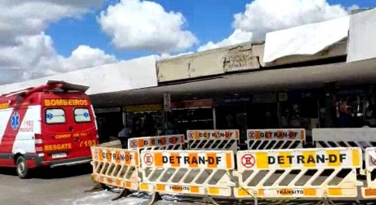 Ambulância atinge marquise da Rodoviária do Plano Piloto (DF)