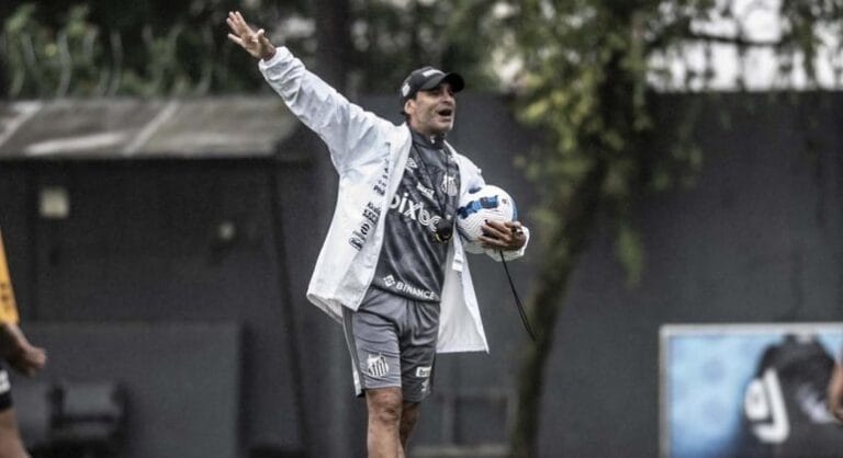Após dez jogos, Bustos tem início superior ao de Carille e igual ao de Cuca