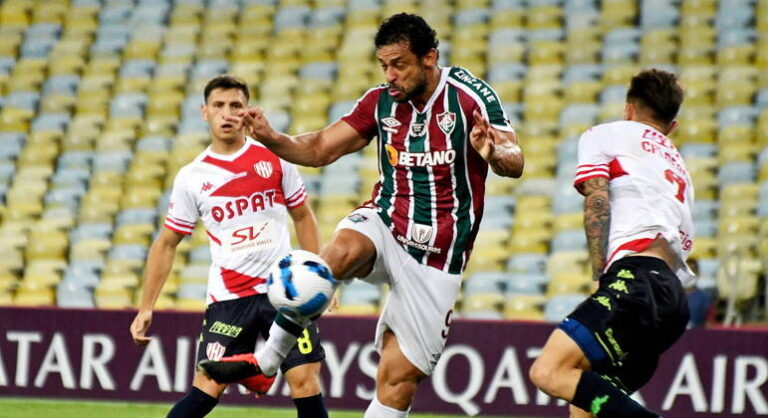 Após perder pênalti, Fred pede perdão à torcida do Fluminense