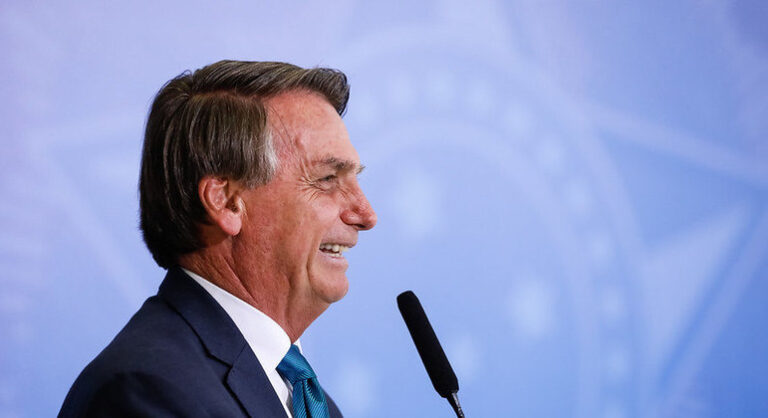 Bolsonaro e aliados relatam salto no número de seguidores após Elon Musk comprar Twitter