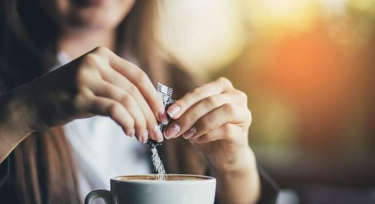 Consumo excessivo de adoçante artificial aumenta em 13% o risco de câncer