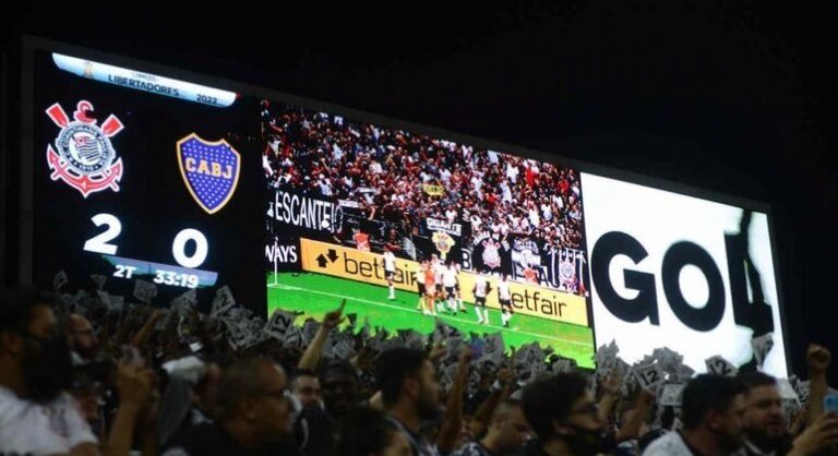 Décimo segundo jogador e recorde de público: torcida do Corinthians dá show contra o Boca