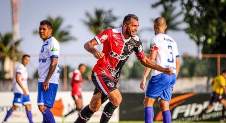 Edson Cariús comemora artilharia do Campeonato Cearense 2022