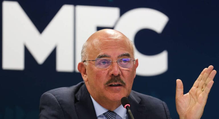 Ex-ministro Milton Ribeiro dispara arma de fogo em aeroporto 