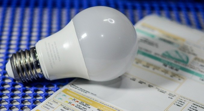 Falta de pagamento de contas de água e luz bate recorde em março