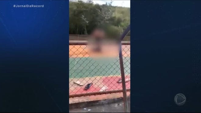 Homem de 27 anos é flagrado espancando adolescente em quadra esportiva em Brasília
