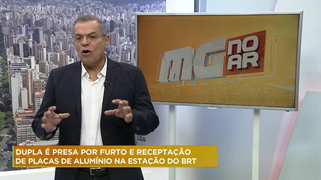 Imóvel de três andares pega fogo em Santa Luzia, na Grande BH