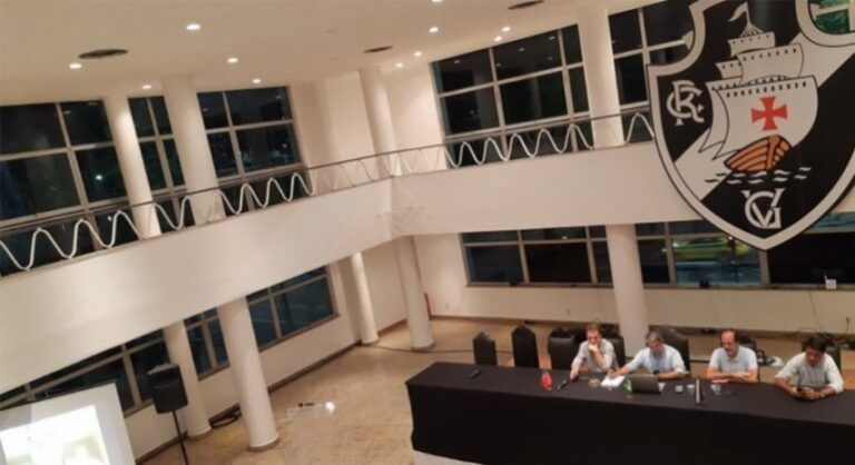 Justiça acata ação de sócio e manda suspender votação da AGE para a inclusão da SAF no estatuto do Vasco