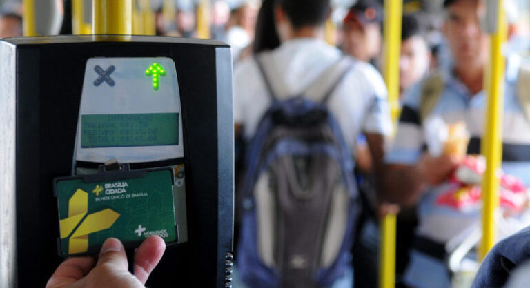 Justiça proíbe GDF de aumentar repasses a empresas de ônibus