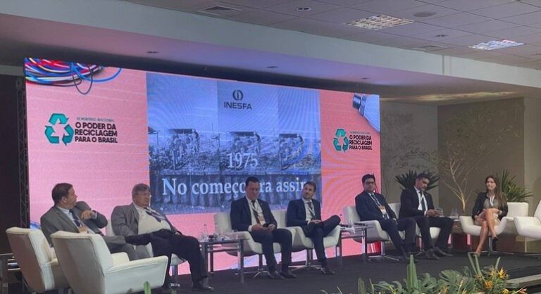 Líder do Republicanos participa de evento sobre reciclagem no DF