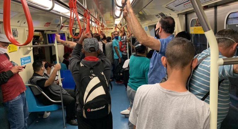Linha vermelha do metrô de São Paulo opera com lentidão neste sábado