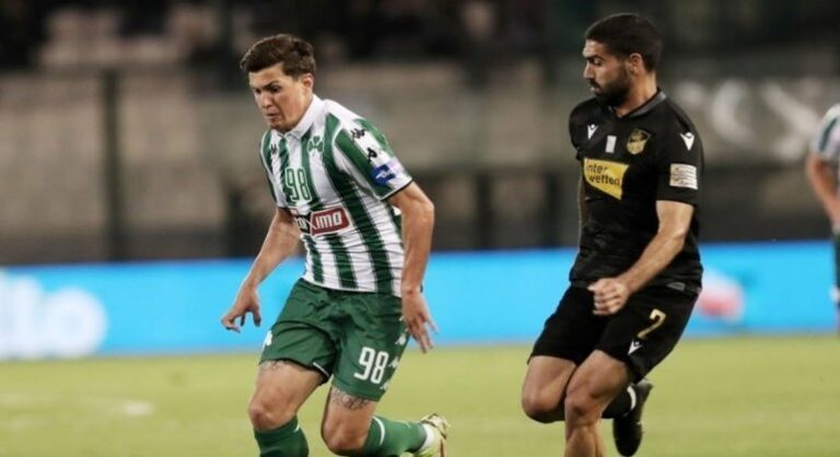 Mateus Vital comemora a classificação do Panathinaikos para final da Copa da Grécia